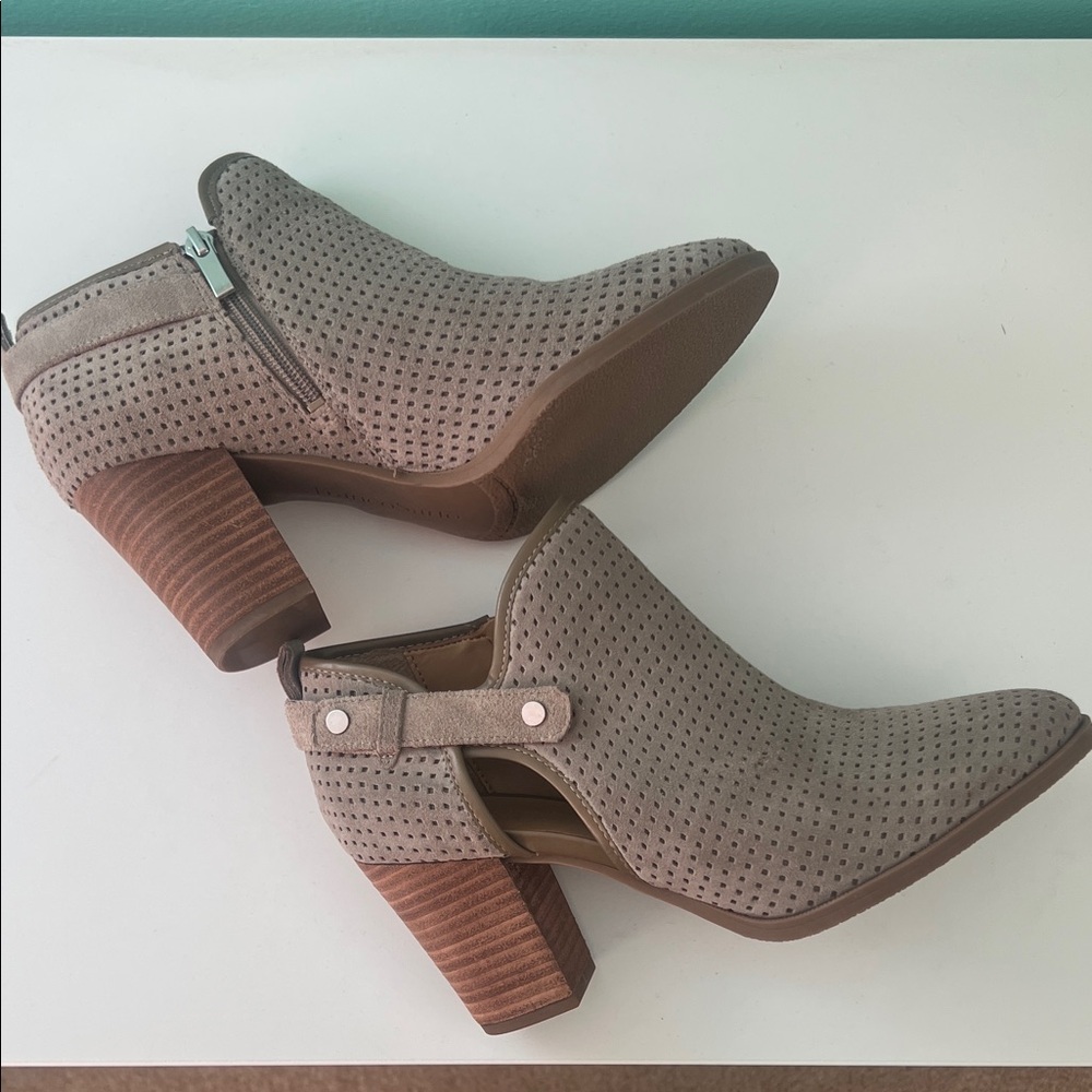 NWOT Franco Sarto dale 2 bohemian perforated suede block heel comfort bootie